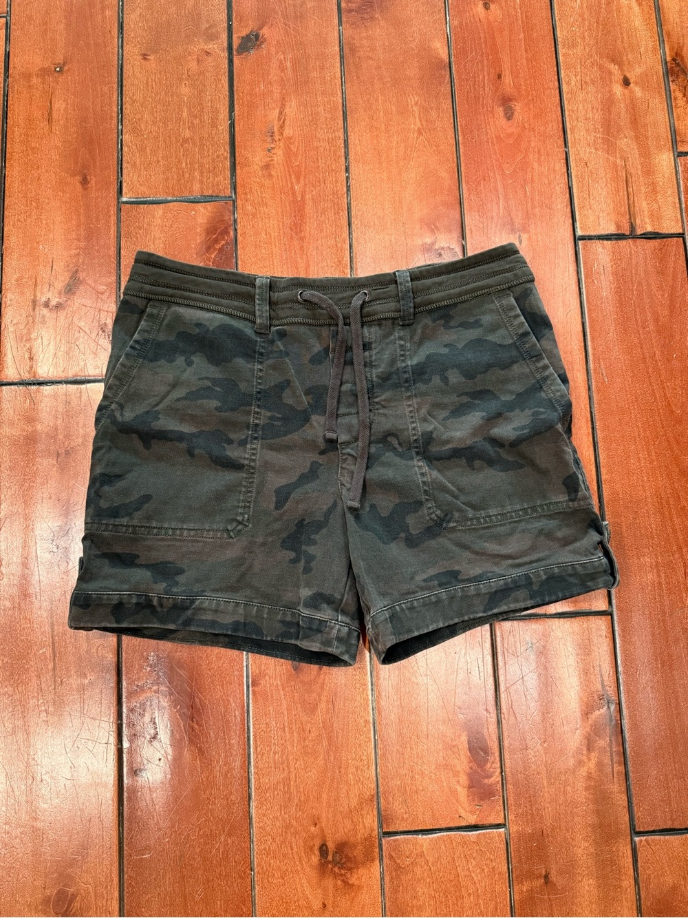 James Perse Women's Camo Cargo Drawstring Utility Sweat Shorts - Olive Green